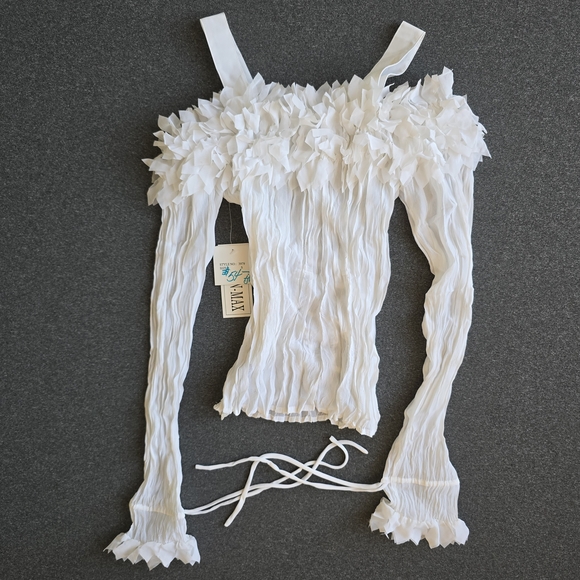 Kaelyn Max Crinkle Ruffle Top Size Small White Long Flared Sleeves Y2K Style - Picture 2 of 10